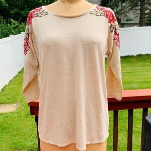 89th + Madison oatmeal Embroidered rose shoulder pullover large